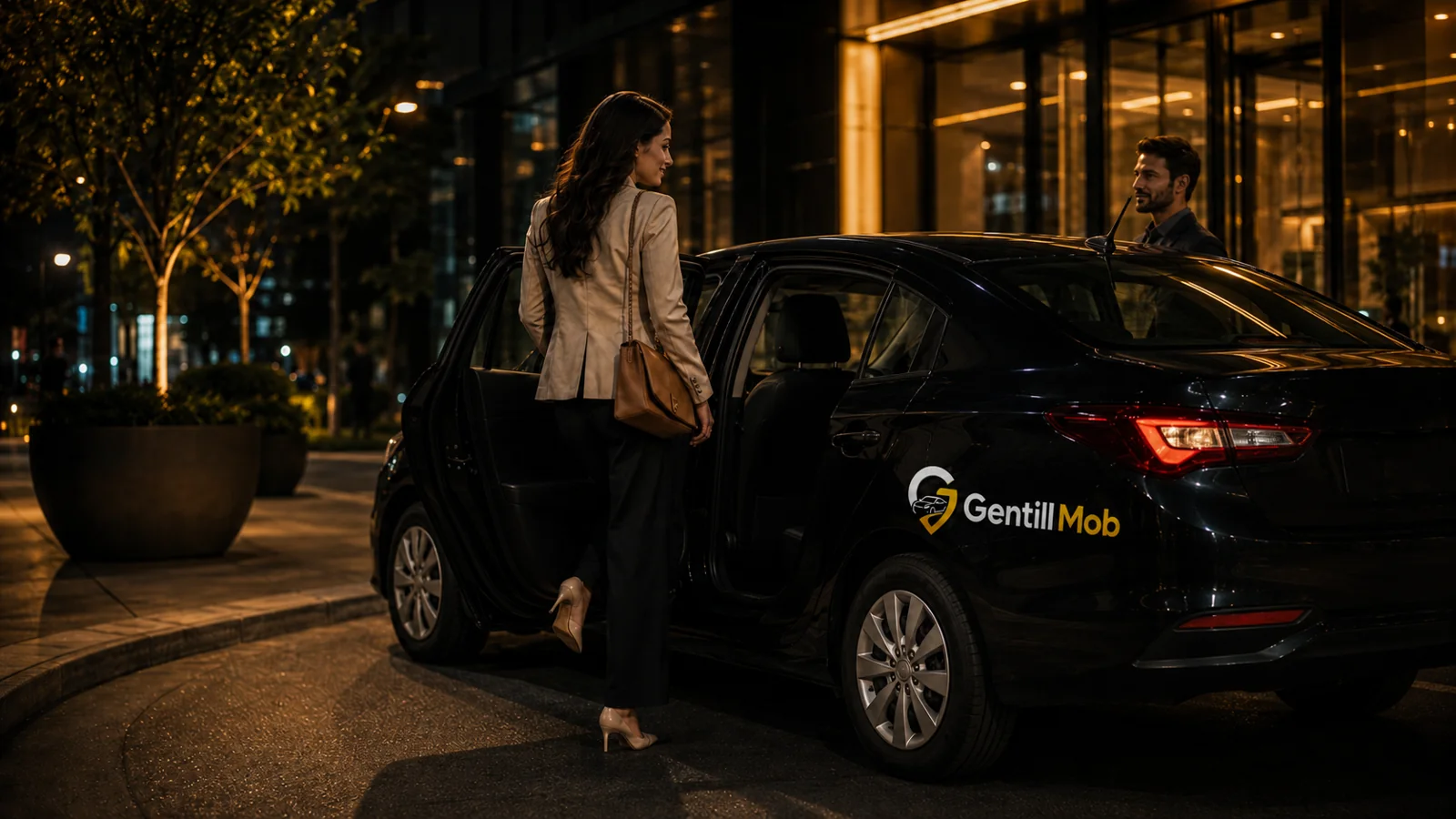 Passageira embarcando em um carro parceiro da Gentill Mob